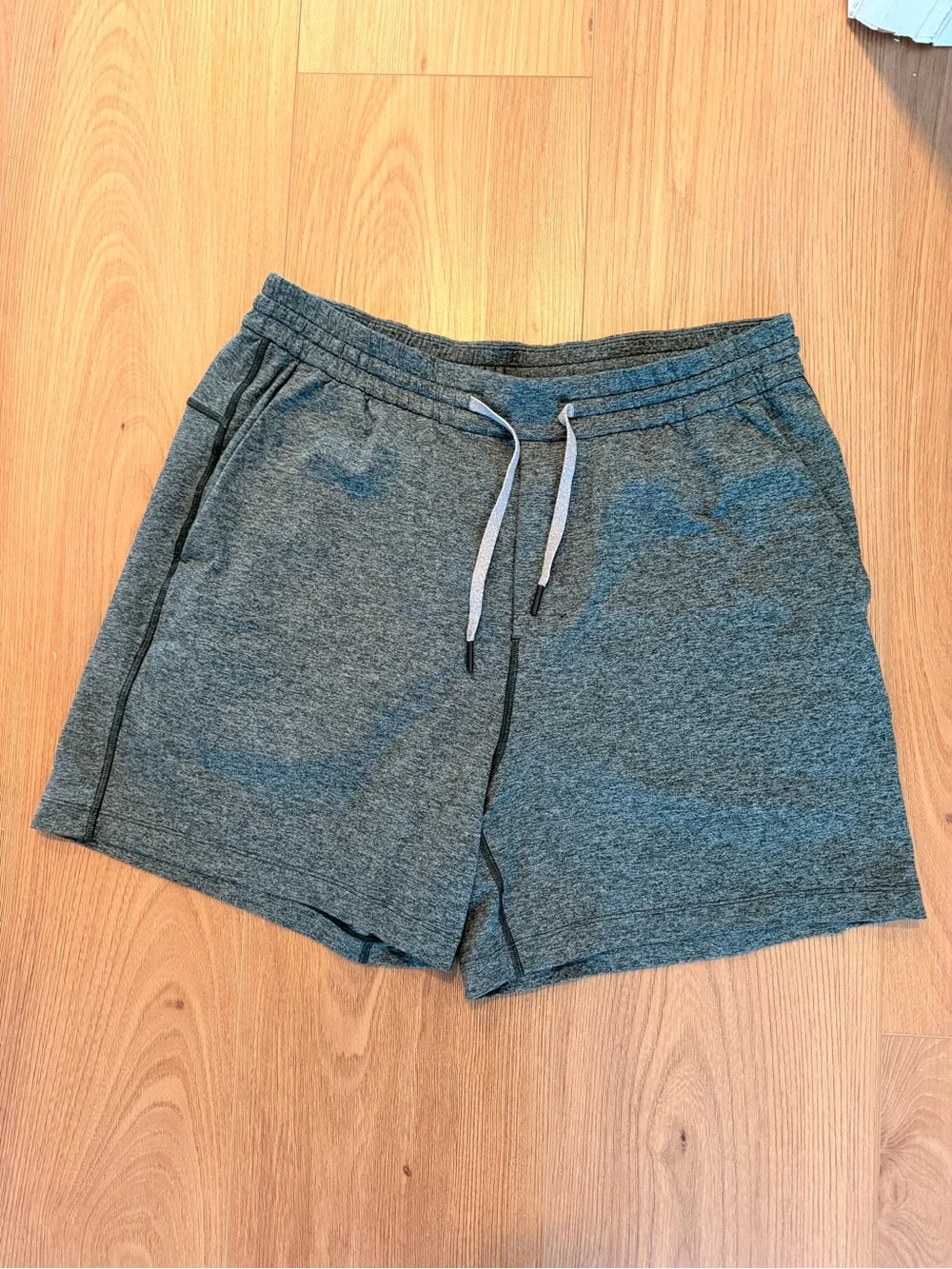Men’s Lululemon Soft Jersey Shorts (5 inch, L)